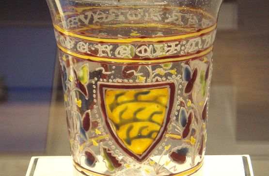 Serlegek és poharak - Üveges mesterség a 14. században