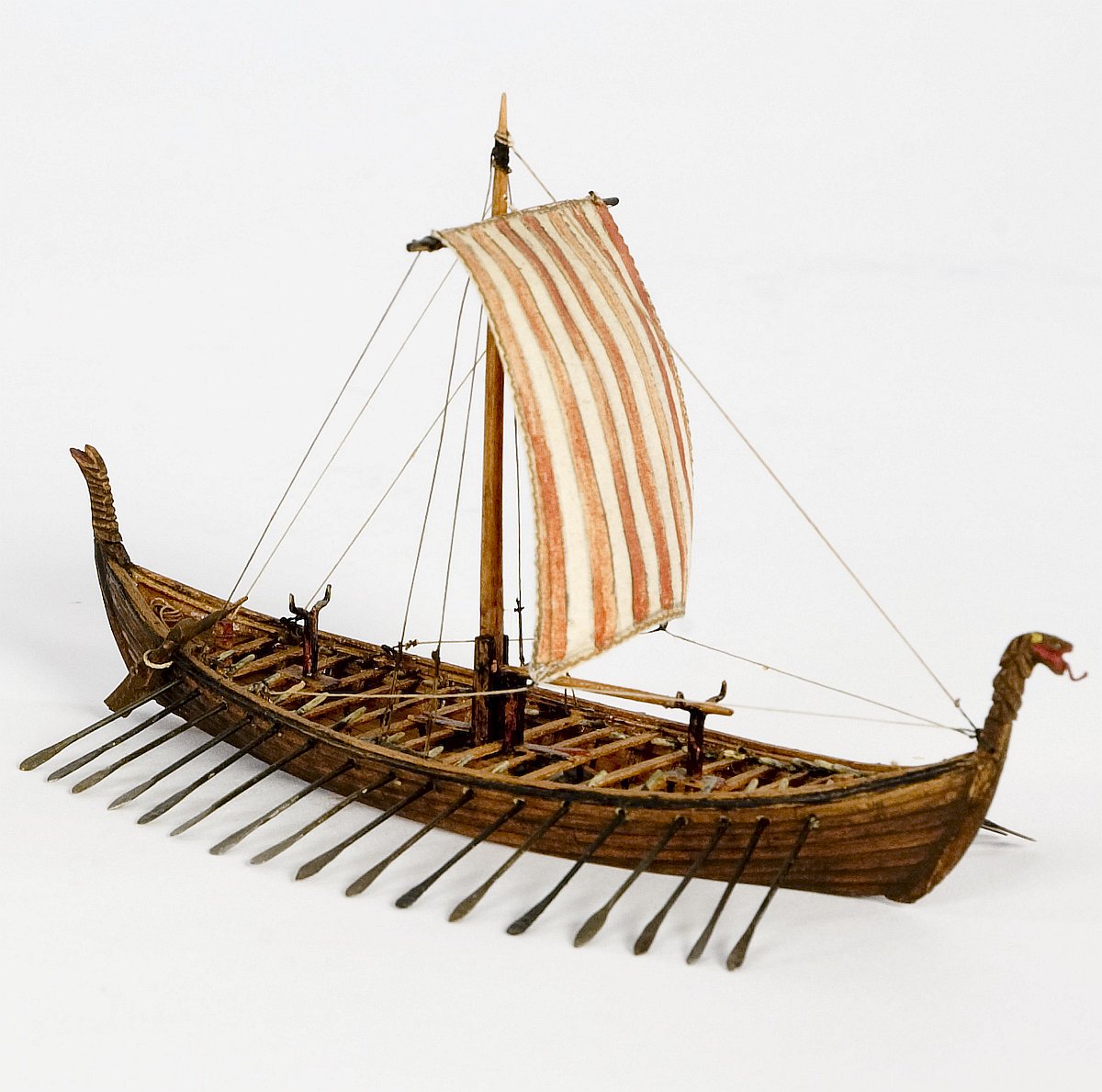 Az Oseberg-i viking hajó modellje a stockholmi Tengerészeti Múzeumban