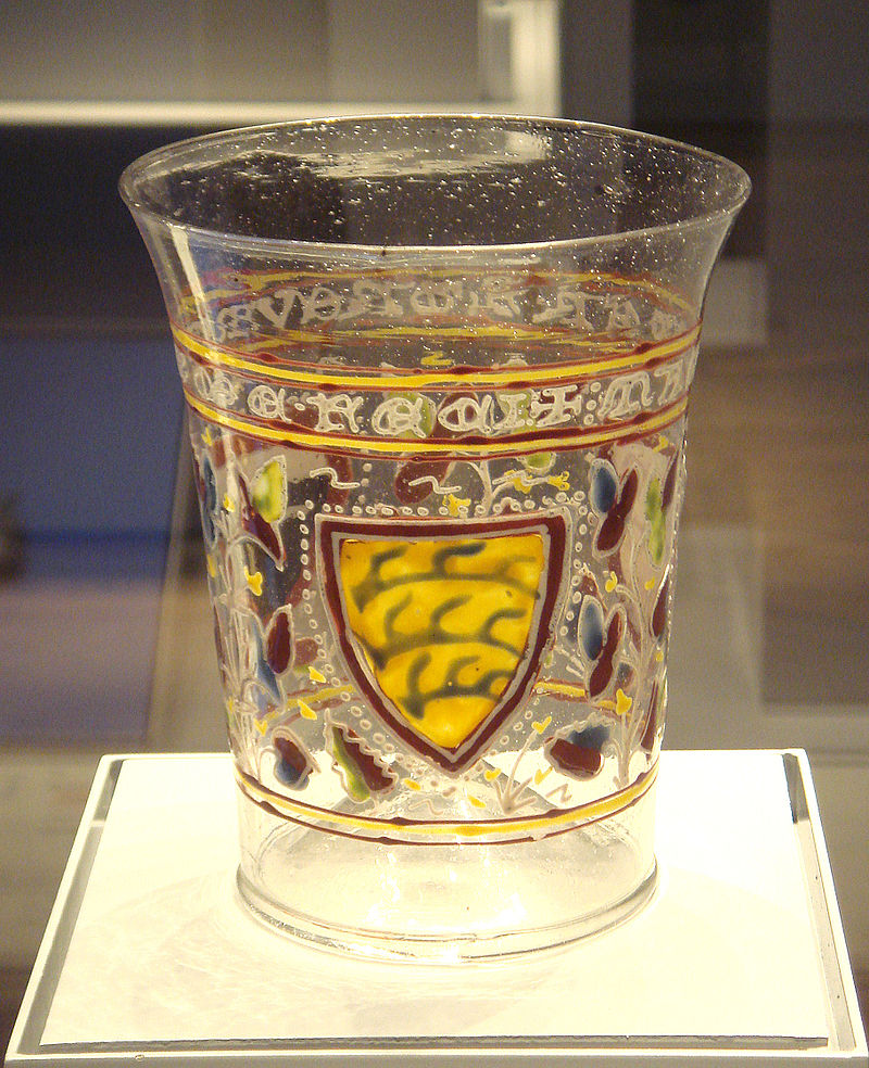 Zománc díszítésű velencei pohár, 1330 környékéről. 